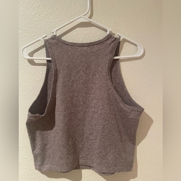 Zobha Crop Tank
Size Large - Picture 2 of 3